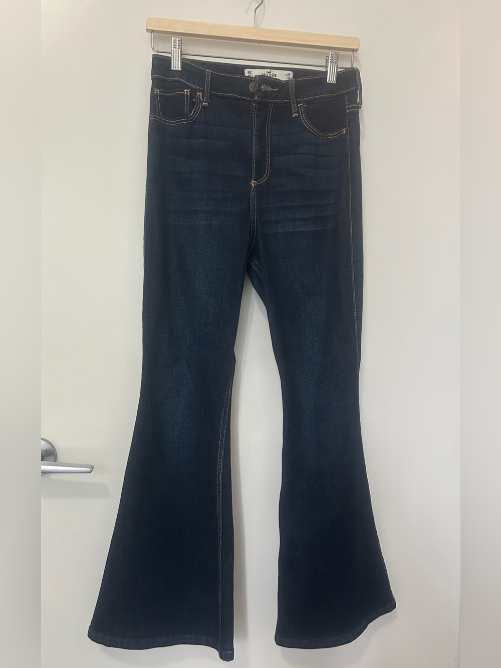 Hollister Curvy High Rise Flare Jeans Dark Wash Size 9 Short / 9S W29 L30⁠